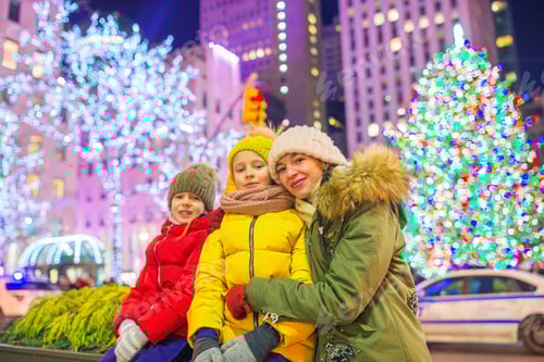 Preview: Happy family on the background of the Rockefeller Christmas tree in New York