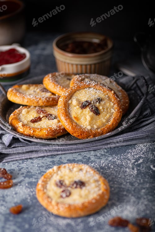 Preview: Mini pies with jam