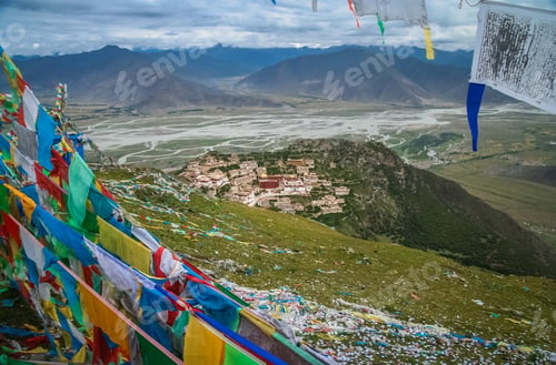 Preview: Buddhist prayer flags and the Gyantse monastery