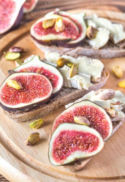 Preview: Ripe figs