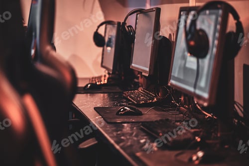 Preview: Empty internet club with nice lightening