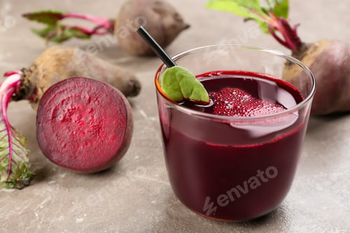 Preview: Freshly made beet juice on grey table