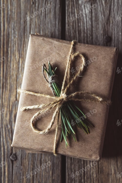 Preview: Vintage gift box on old wooden background
