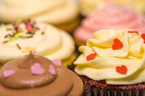 Preview: Freshly baked homemade cupcakes