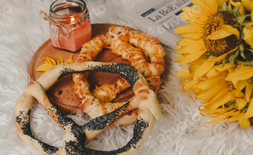 Preview: Slices of finest organic bread decorated with natural cereals and sunflowers seeds.