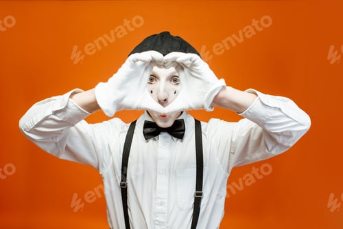 Preview: Pantomime on the orange background
