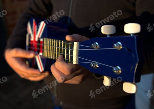 Preview: Playing a ukelele