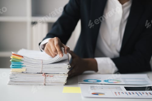 Preview: Cropped short of businesswoman working with stack of document, organizing the project in the office