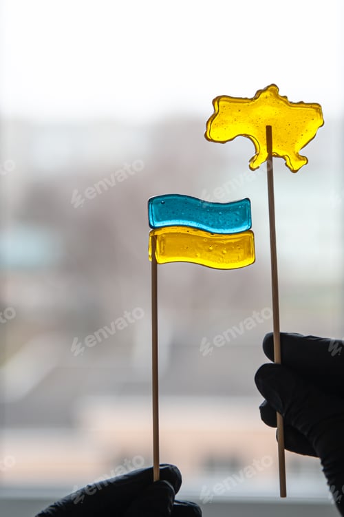 Preview: Patriotic lollipops in the form of Ukrainian symbols.