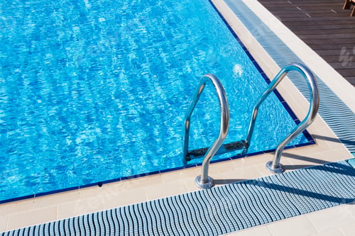 Preview: steps in a water pool