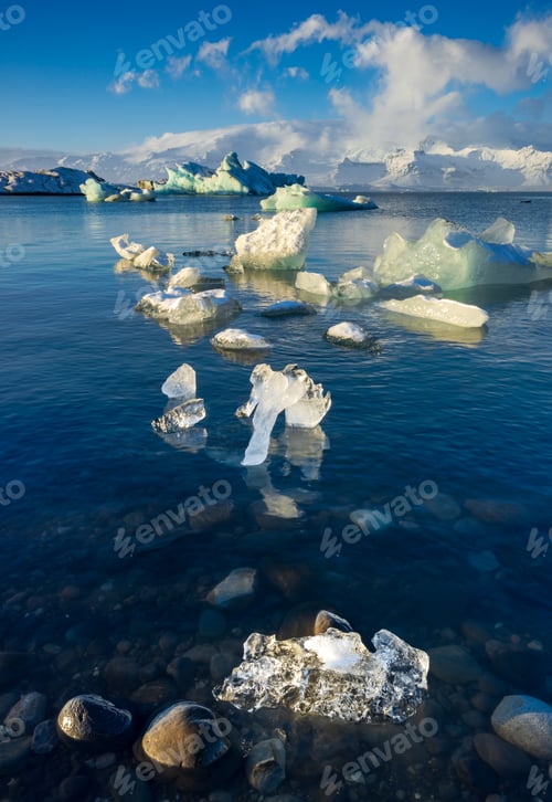Preview: Icebergs in Jokulsarlon glacier lagoon, Iceland