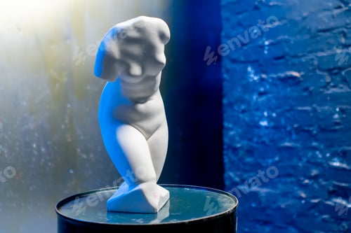Preview: close-up white sculpture in the form of a body standing on a barrel museum exhibit performance art