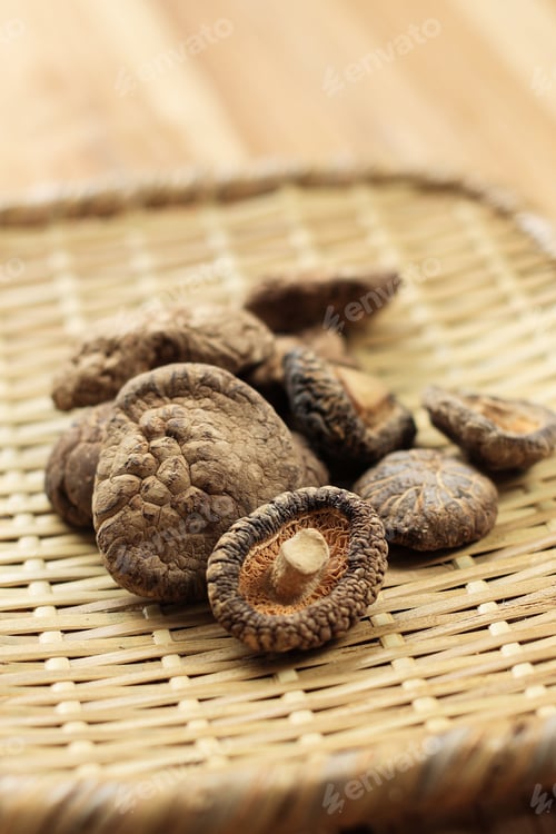 Preview: Dried Shitake or Hioko Mushroom, Jamur Shitake Kering