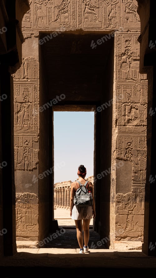 Preview: Woman walking to the entrance of an Egyptian temple
