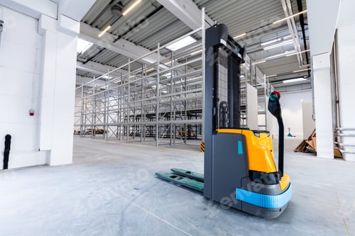 Preview: Pallet jack in new warehouse