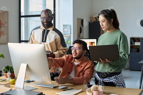 Preview: Colleagues meeting with new software