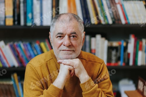 Preview: Literary Explorer Front View Portrait of Aged Man in Bookstore