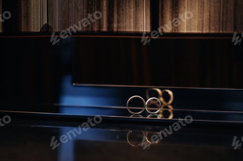 Preview: Close-up of two gold wedding rings for a wedding