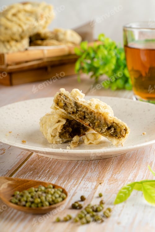 Preview: Gandasturi or kue kacang ijo
