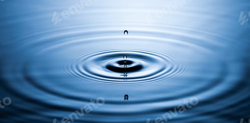Preview: Blue Water drop falling, macro splash. Natural background