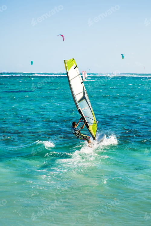 Preview: Windsurfers on the Le Morne beach in Mauritius