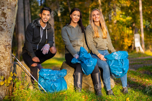Preview: Female volunteers picking up garbage on grass