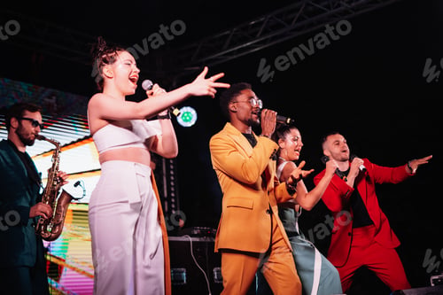 Preview: musical group, band, on stage