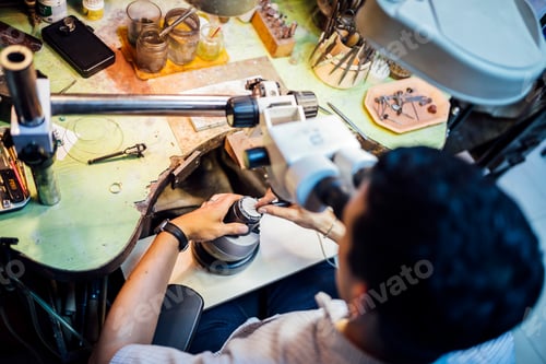 Preview: Young Goldsmith working
