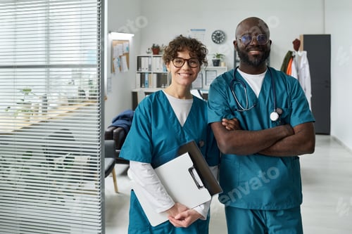 Preview: Smiling Medical Professionals Standing in Clinic Corridor