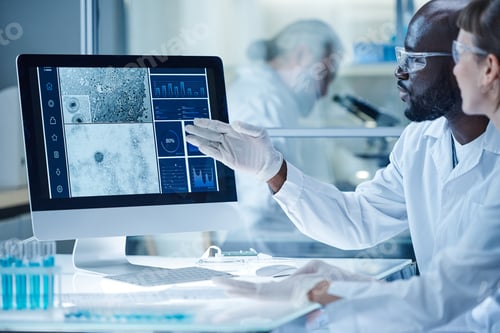 Preview: Colleagues working together in laboratory