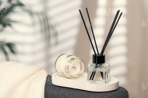 Preview: Aroma diffuser bottle with sticks in living room