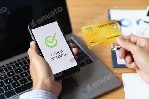 Preview: Male hands holding phone with online payment screen and credit card in office. online shopping conce