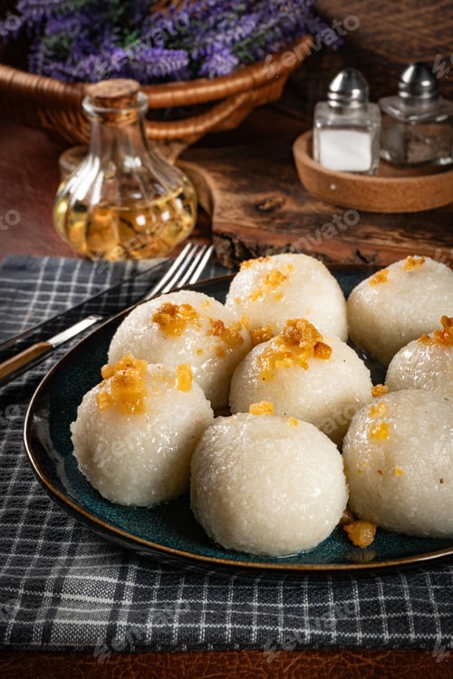 Preview: Potato dumplings with meat.