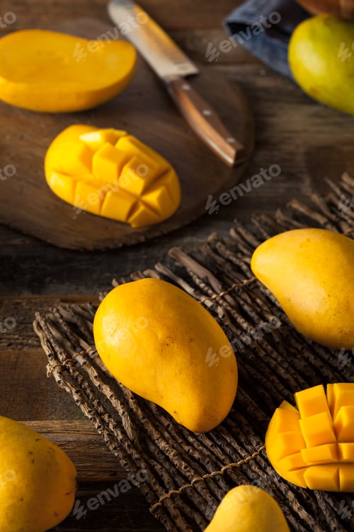 Preview: Raw Organic Yellow Mangos
