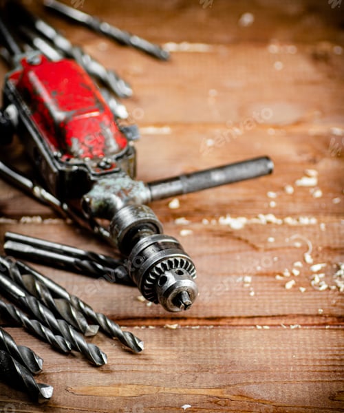 Preview: Drill with drills on the table.