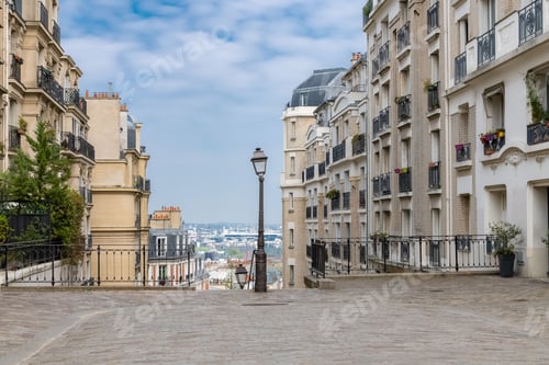 Preview: Paris, Montmartre, typical street
