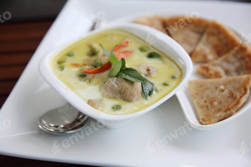 Preview: Thai Food , Green Curry Soup With Roti