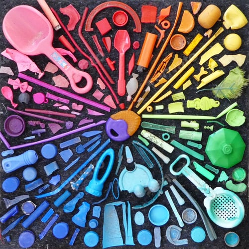 Preview: Plastic collected from beach arranged in rainbow colour wheel