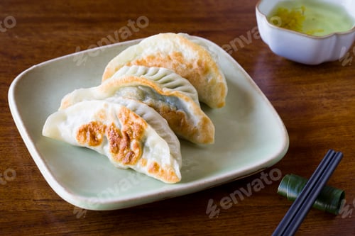 Preview: Traditional Chinese snack fried dumplings