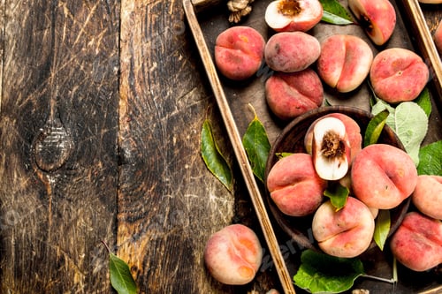 Preview: Ripe peaches on a tray.