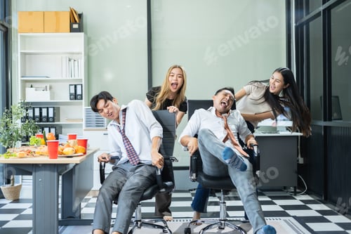 Preview: Successful business team, excited businessman feel happy work complete with champagne and pizza