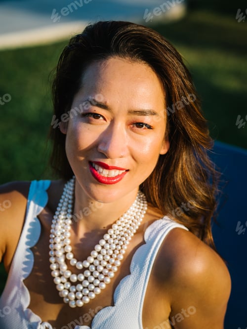 Preview: Portrait of a young elegant chinese woman