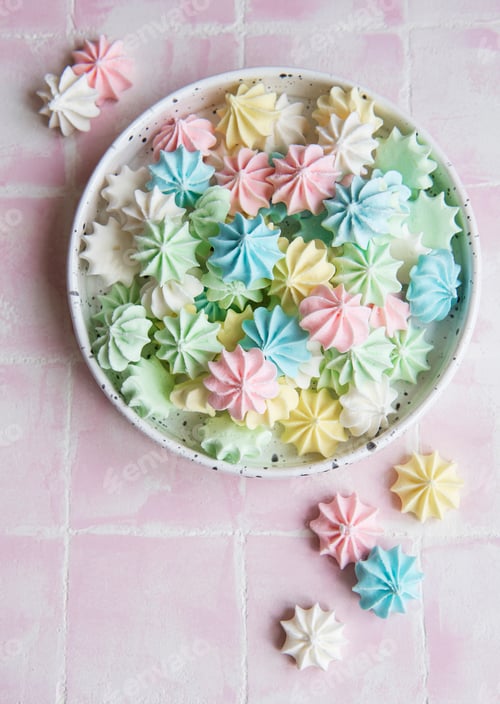 Preview: Small colorful meringues