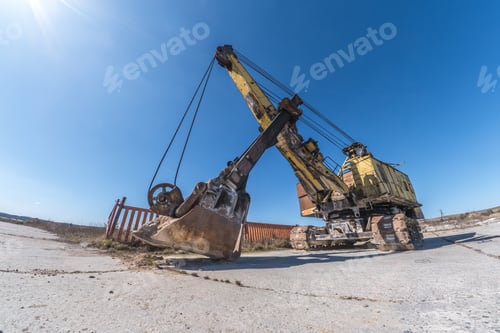 Preview: huge old rusty abandoned mining excavator