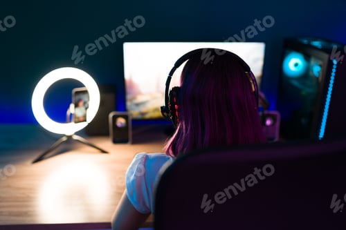 Preview: Alternative woman playing video games