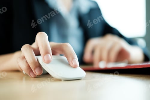 Preview: Business Woman With Short Natural Nails Using Computer Mouse Office