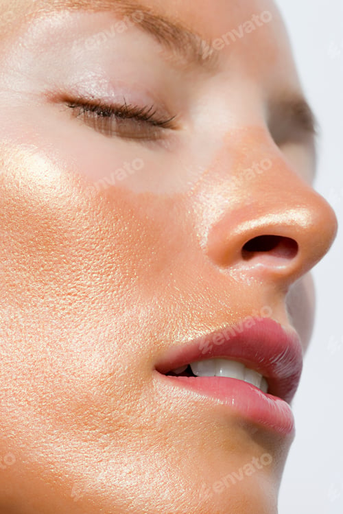 Preview: Woman with sunburnt face