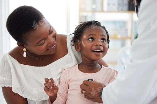 Preview: Pediatrics doctor with stethoscope, mother and child in consultation office. Happy mom and toddler