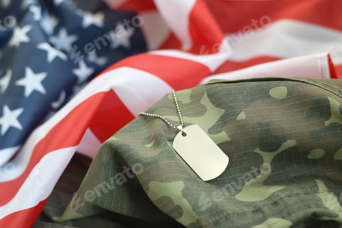 Preview: Silvery military beads with dog tag on United States fabric flag and camouflage uniform