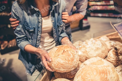 Preview: Couple at the supermarket